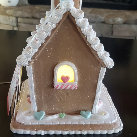 Pastel Hearts Valentines Gingerbread House-NWT - Picture 9 of 9
